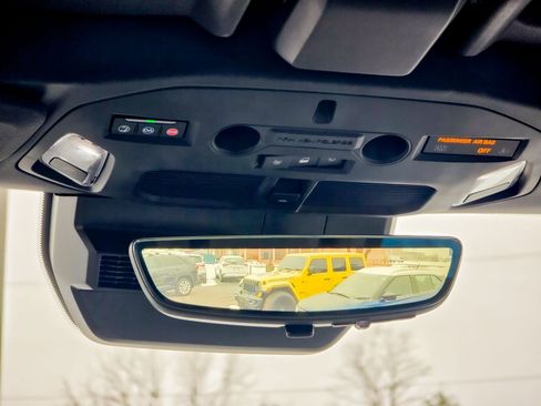 Used 2024 GMC Hummer EV 2X w/ LPO, Illumination Package image 31