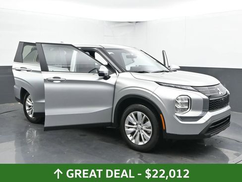 Used 2025 Mitsubishi Outlander ES image 54