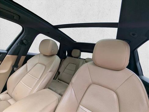 Used 2021 Porsche Cayenne AWD/4WD image 12