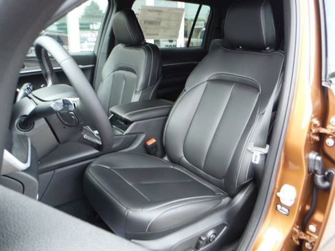 New 2026 Jeep Grand Cherokee L Limited w/ Limited Altitude Package AWD/4WD image 4
