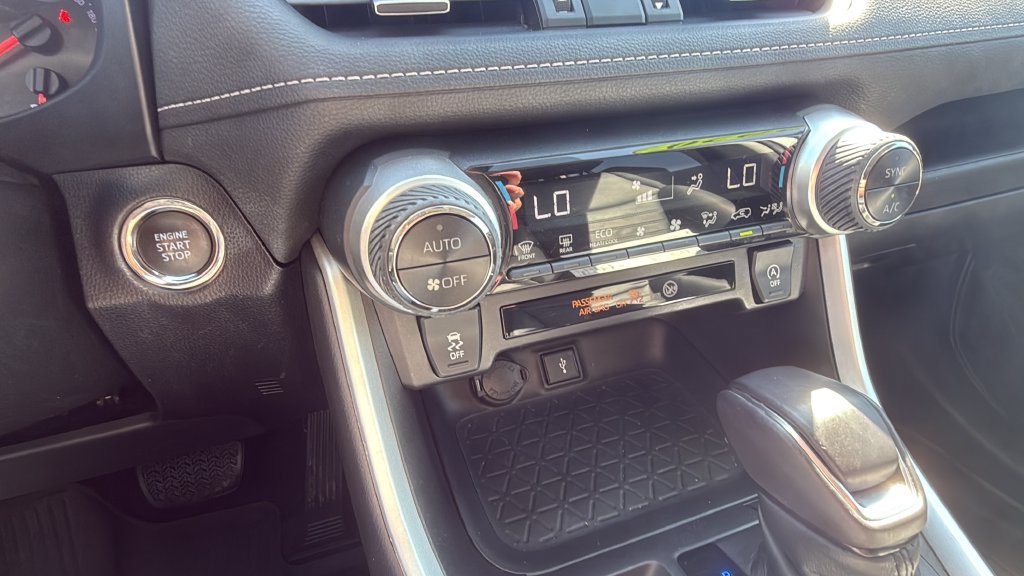 Used 2020 Toyota RAV4 XLE Premium FWD image 19