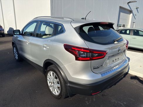 Used 2022 Nissan Rogue Sport SV w/ Technology Package image 5