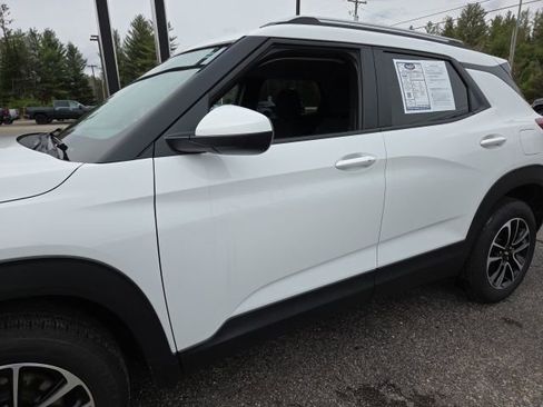 Used 2025 Chevrolet TrailBlazer LT AWD/4WD image 29