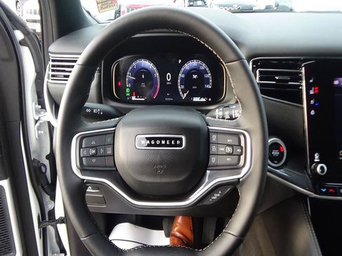 Certified 2024 Jeep Wagoneer L 4WD w/ Convenience Group I image 23
