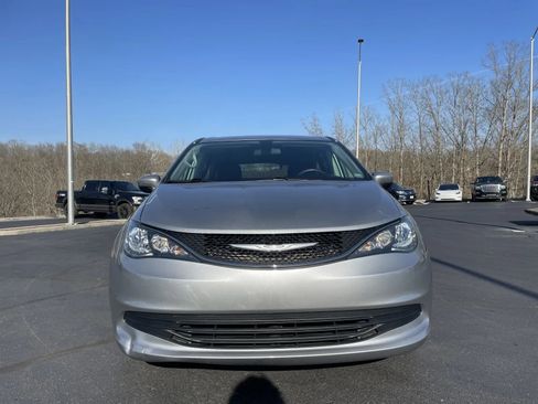 Used 2019 Chrysler Pacifica LX image 8