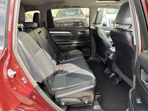 Used 2016 Toyota Highlander XLE w/ Preferred Accessory Package FWD image 26