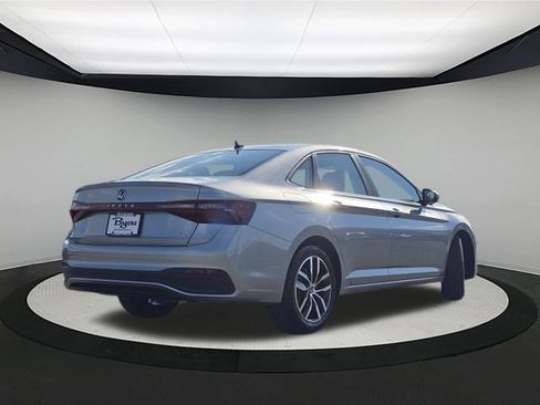 New 2026 Volkswagen Jetta SE image 7