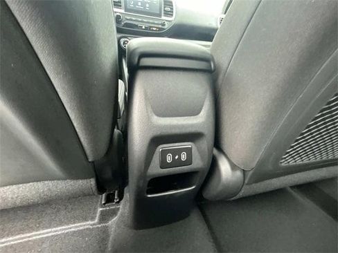 New 2025 Hyundai Venue SEL image 6