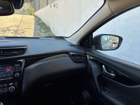 Used 2022 Nissan Rogue Sport SL w/ Premium Package image 38