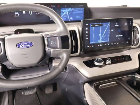 Used 2025 Ford Expedition Active AWD/4WD image 5