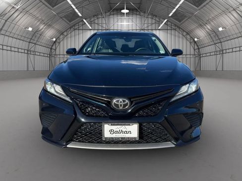 Used 2018 Toyota Camry XSE image 8