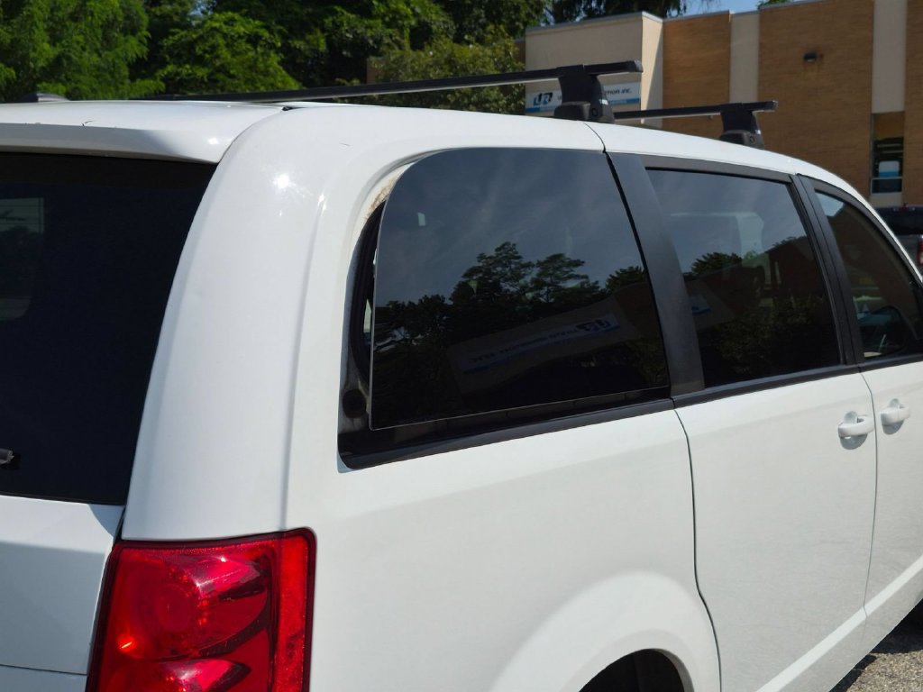 Used 2018 Dodge Grand Caravan SE FWD image 14