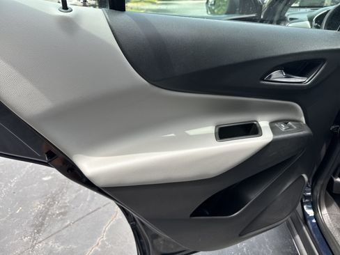 Used 2021 Chevrolet Equinox LS FWD image 10