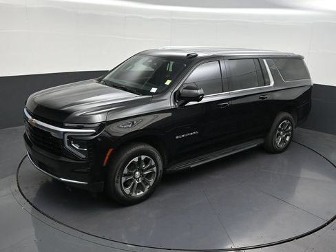 Used 2026 Chevrolet Suburban LS RWD image 17