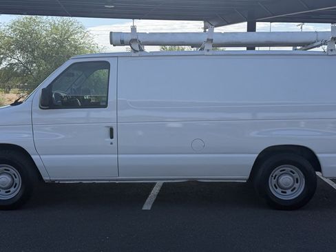 Used 2004 Ford E-150 and Econoline 150 RWD image 2
