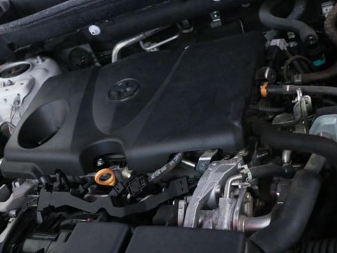 Used 2021 Toyota RAV4 XLE w/ Convenience Package FWD image 8