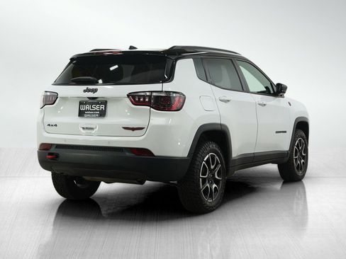 Used 2025 Jeep Compass Trailhawk AWD/4WD image 6