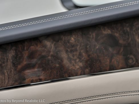 Used 2022 Bentley Bentayga image 23