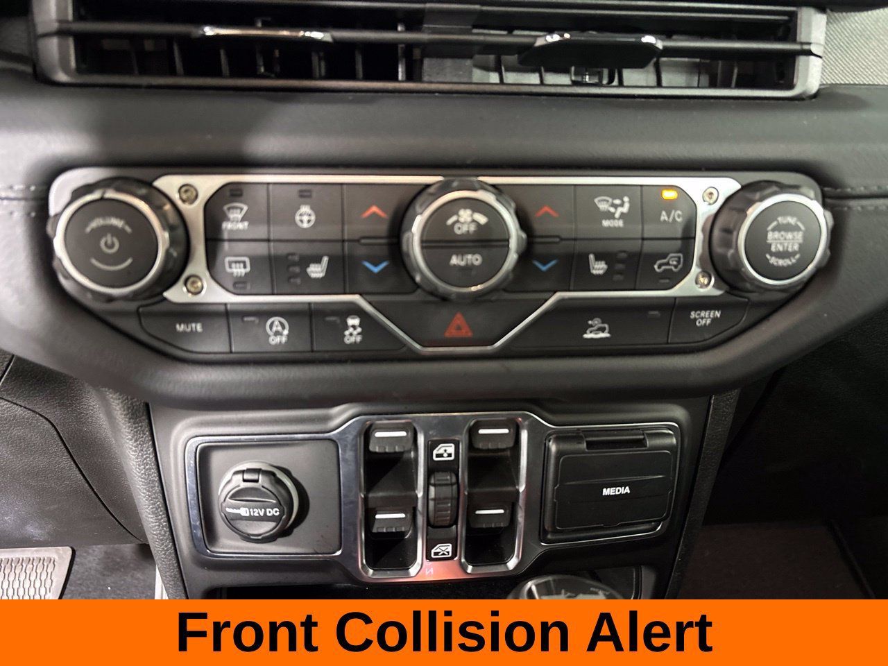 Used 2026 Jeep Wrangler Unlimited Sahara AWD/4WD image 18