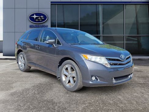 Used 2013 Toyota Venza LE w/ LE Convenience Pkg FWD image 2