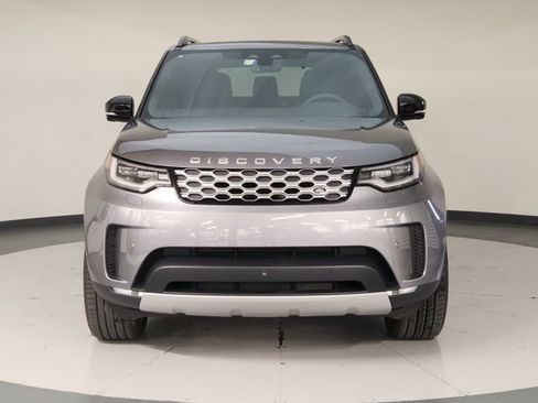 Used 2025 Land Rover Discovery S image 9