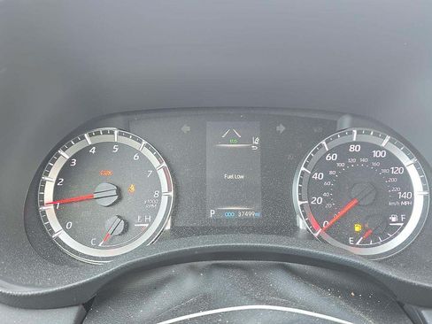 Used 2022 Toyota Highlander LE AWD/4WD image 5