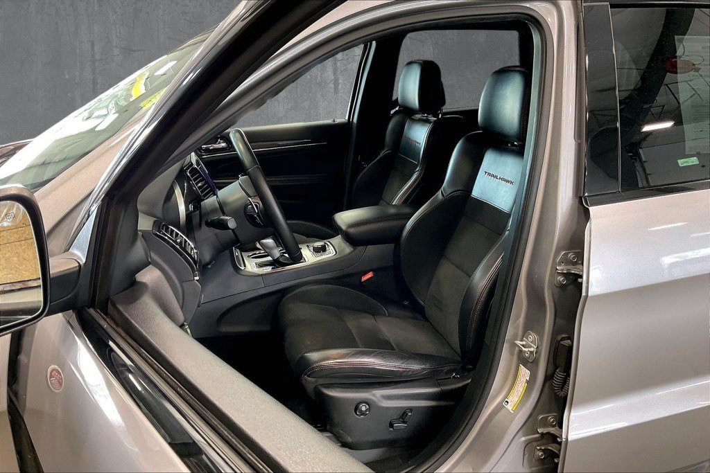 Used 2019 Jeep Grand Cherokee Trailhawk AWD/4WD image 22