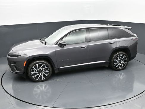 Used 2025 Jeep Wagoneer S Limited image 29