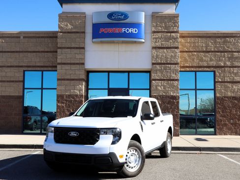 Used 2025 Ford Maverick XL w/ Equipment Group 102A image 2