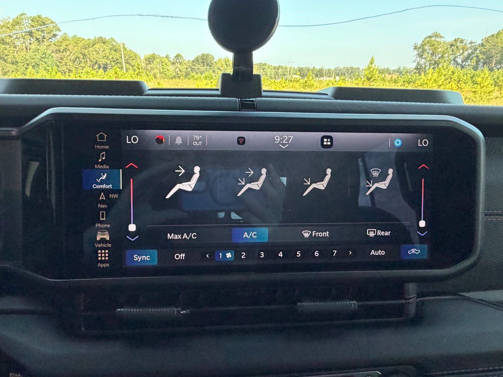 Used 2025 Jeep Gladiator Mojave w/ Technology Group AWD/4WD image 24