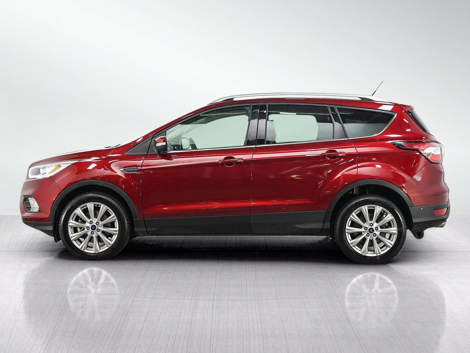 Used 2018 Ford Escape Titanium AWD/4WD image 2