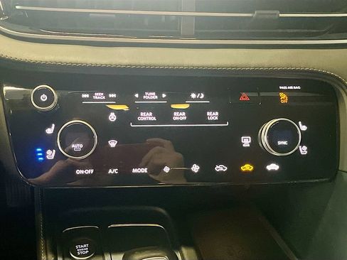 Used 2023 INFINITI QX60 Sensory w/ Vision Package AWD/4WD image 16