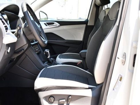 New 2026 Volkswagen Taos SE AWD/4WD image 12