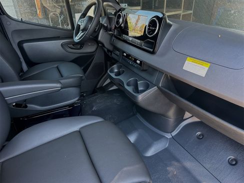 Used 2024 Mercedes-Benz Sprinter 144 Cargo image 16