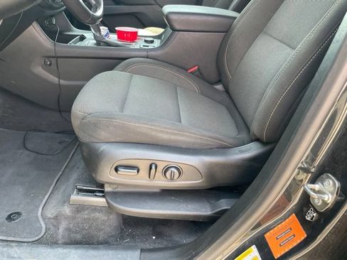 Used 2020 Chevrolet Traverse LT FWD image 10