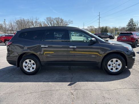 Used 2017 Chevrolet Traverse LS FWD image 3