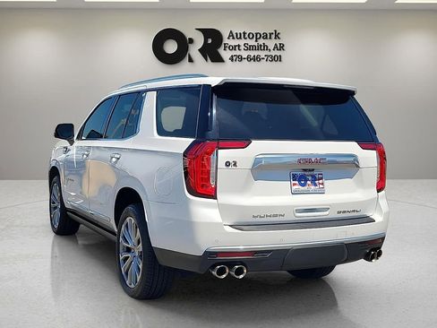Used 2021 GMC Yukon Denali w/ Denali Premium Package AWD/4WD image 4
