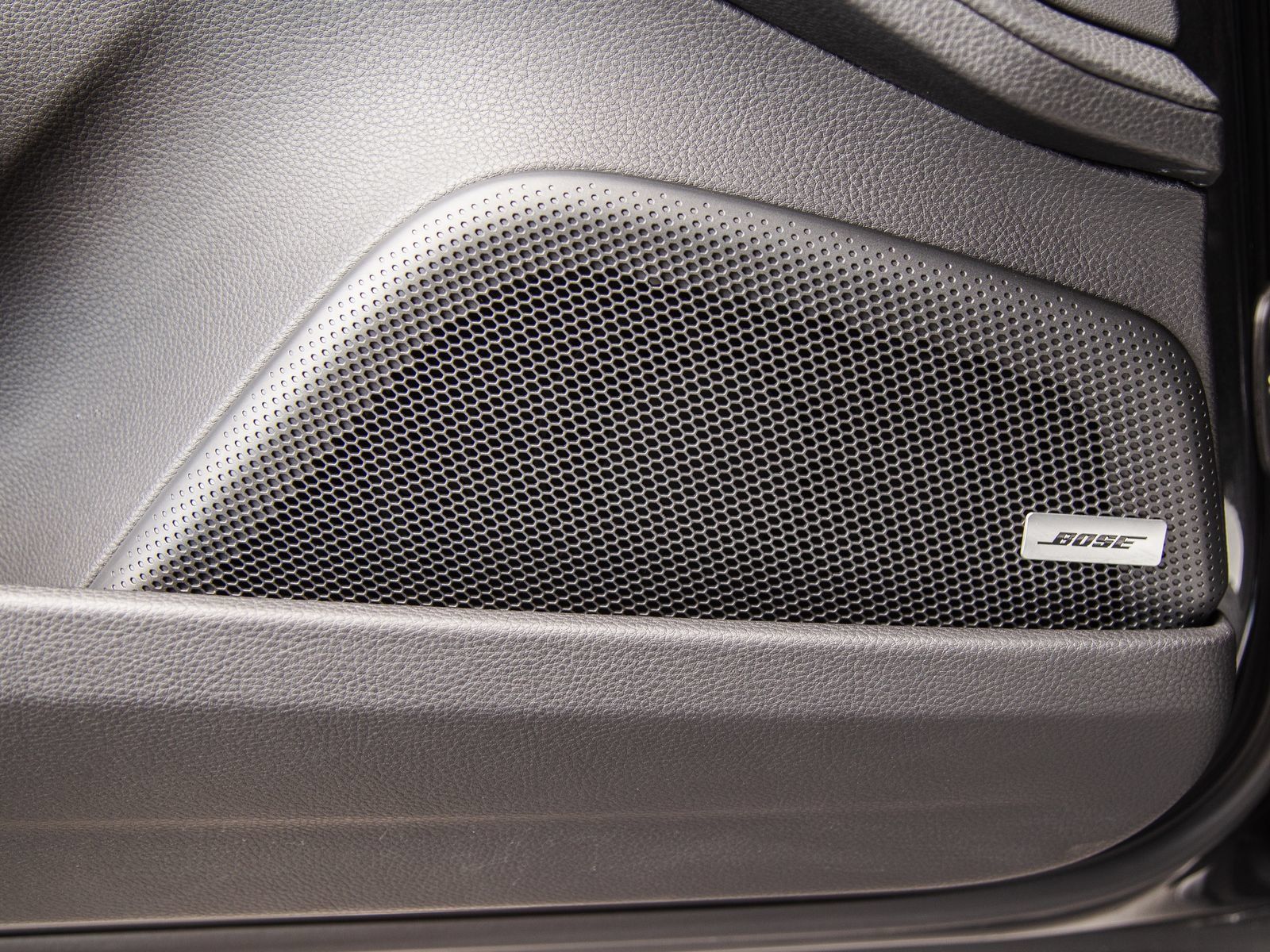 Certified 2025 Porsche Panamera RWD image 15