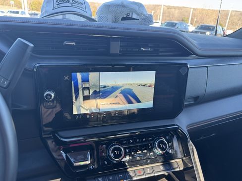 Used 2025 GMC Sierra 2500 AT4 image 17