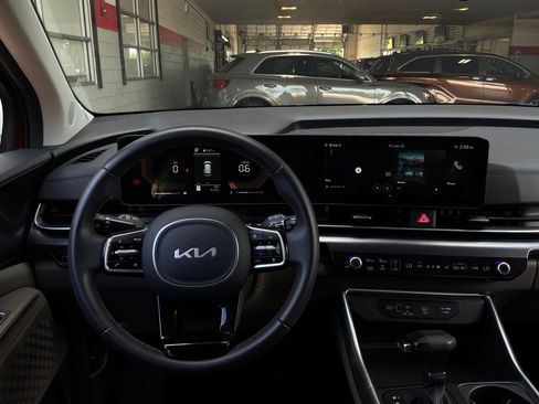 Used 2026 Kia Carnival FWD image 15