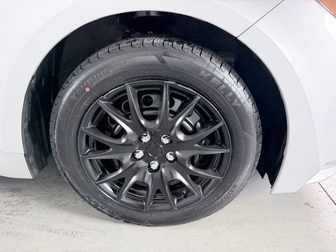 Used 2022 Toyota Corolla LE FWD image 4