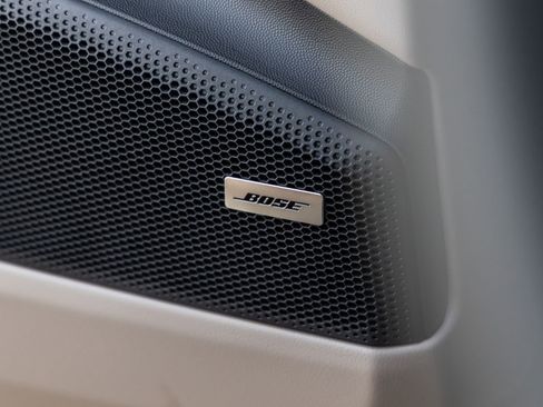 Certified 2025 Porsche Macan Electric image 30