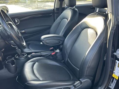 Used 2019 MINI Cooper 2-Door Hardtop image 5