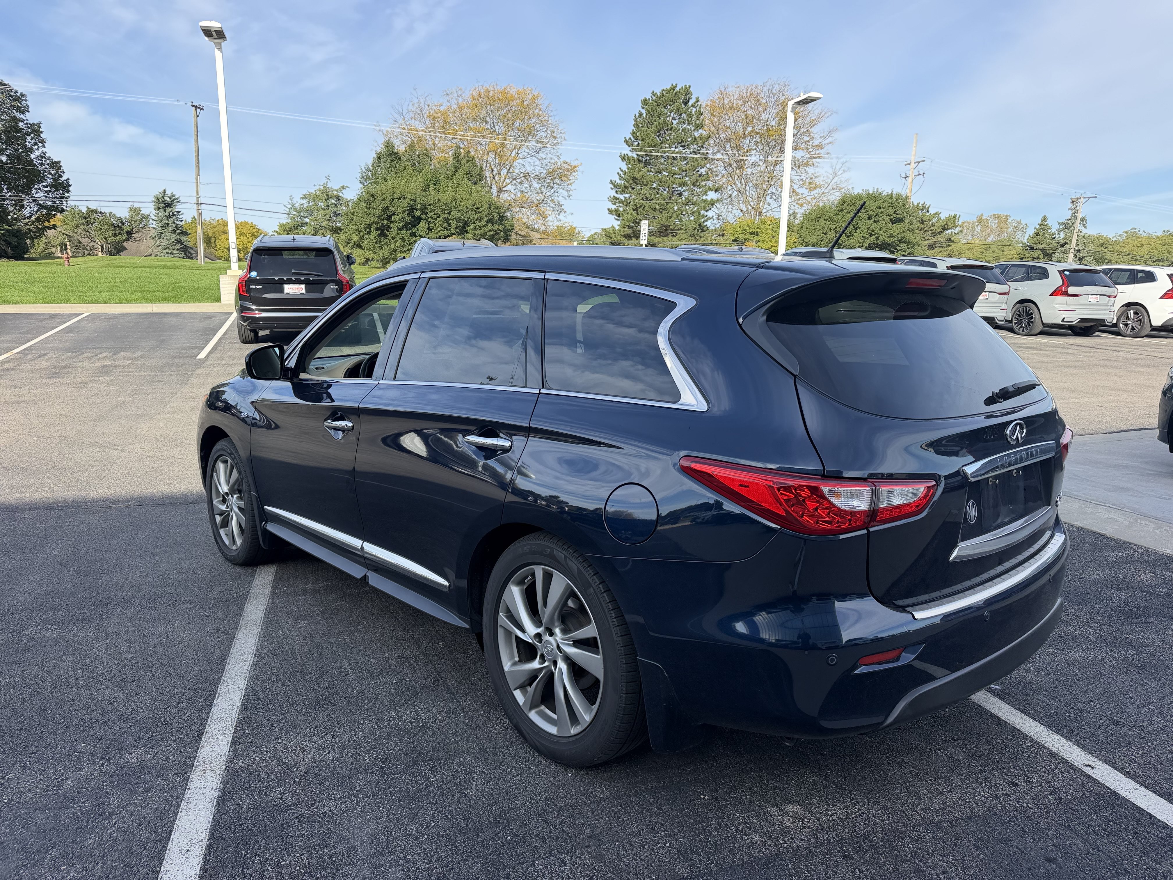 Used 2015 INFINITI QX60 Luxe w/ Deluxe Touring Package AWD/4WD image 5
