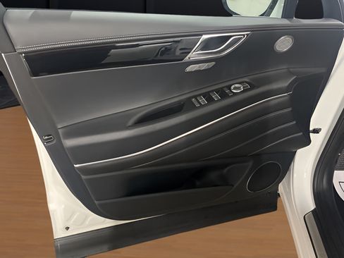 Used 2025 Genesis GV80 2.5T Standard AWD/4WD image 11