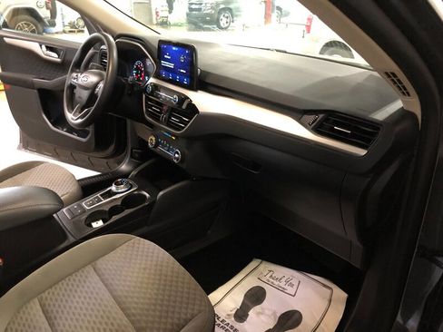 Used 2020 Ford Escape SE image 19