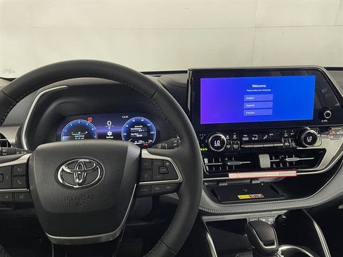 New 2026 Toyota Highlander Limited AWD/4WD image 16