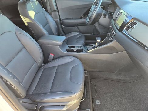Used 2018 Kia Niro Touring image 13