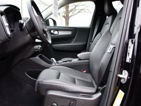 Certified 2025 Volvo XC40 B5 Plus image 12