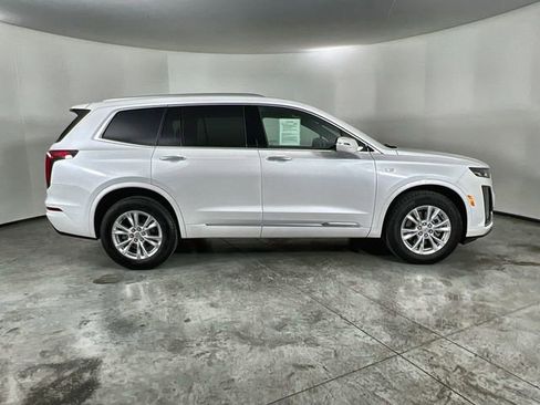 Certified 2025 Cadillac XT6 Luxury image 9